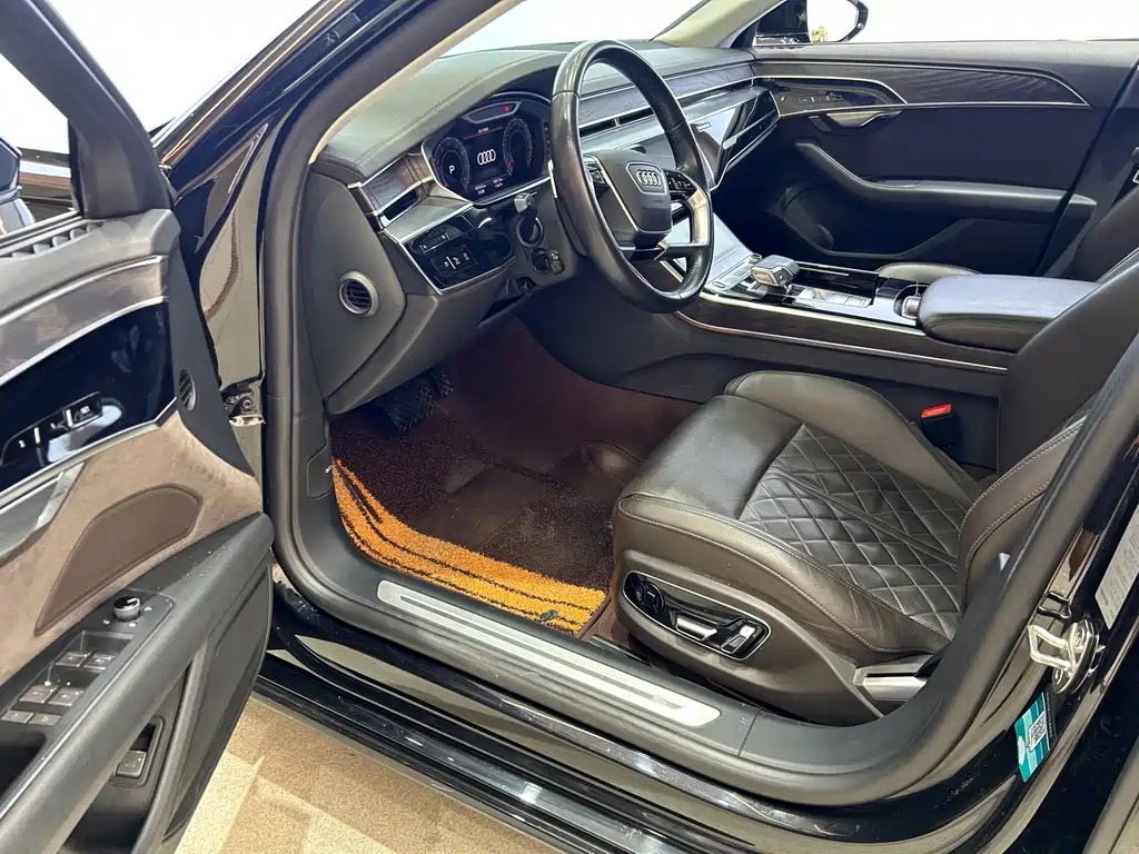Audi A8 — фото 9