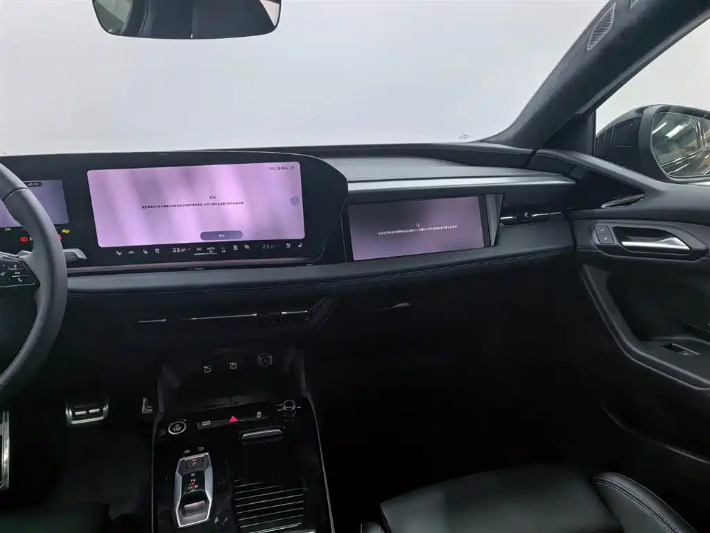 Audi A6L e-tron — фото 13
