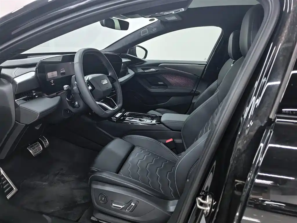 Audi A6L e-tron — фото 14