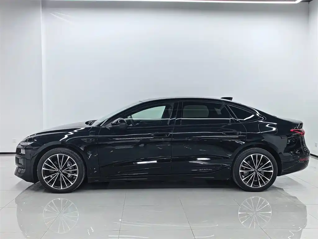 Audi A6L e-tron — фото 3