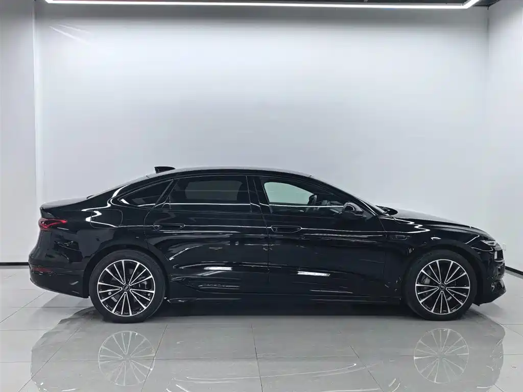 Audi A6L e-tron — фото 4