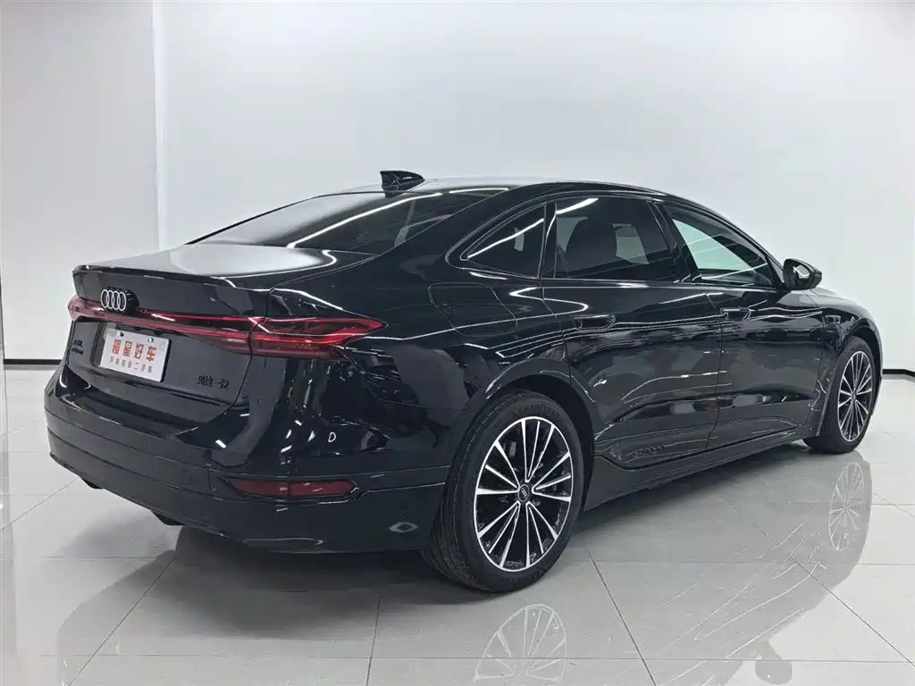 Audi A6L e-tron — фото 5