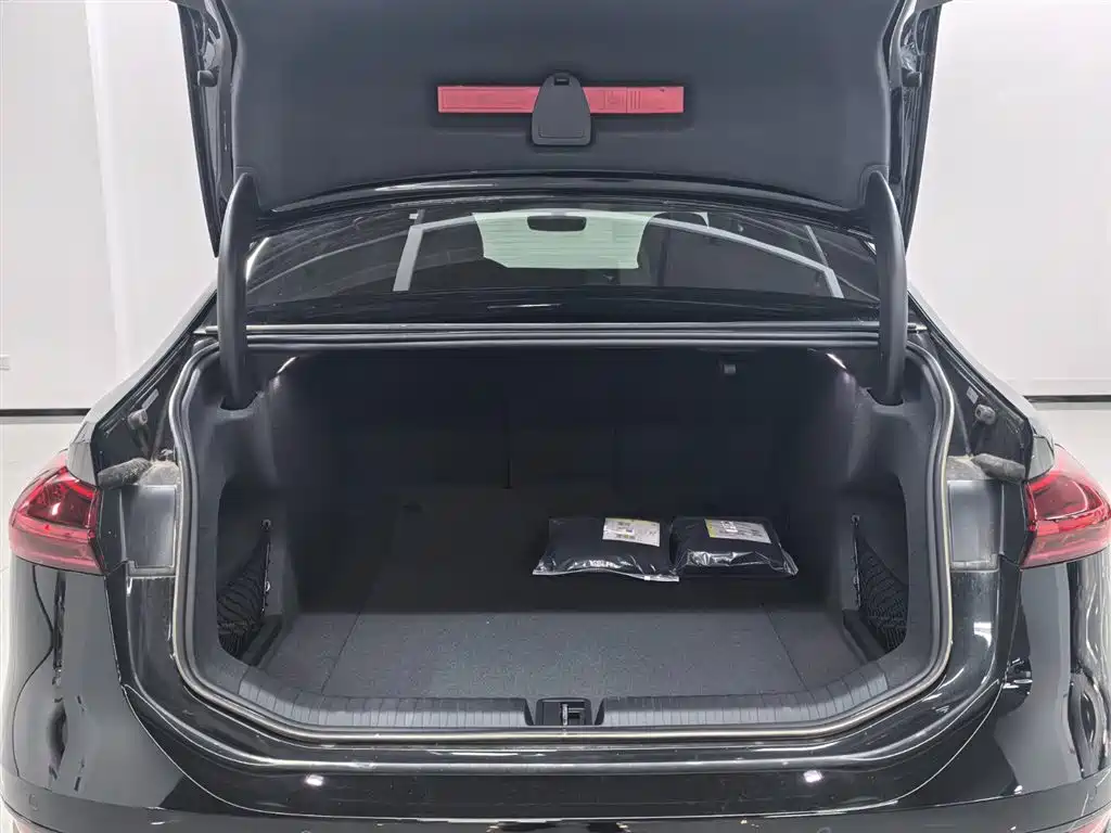 Audi A6L e-tron — фото 8