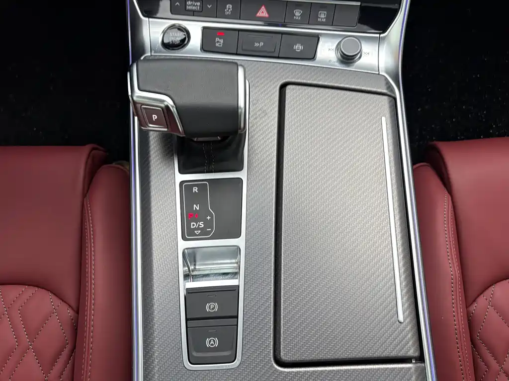 Audi A7L — фото 18