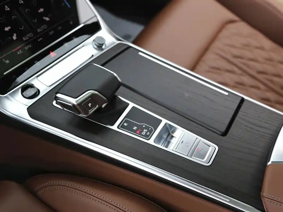 Audi A6L — фото 14