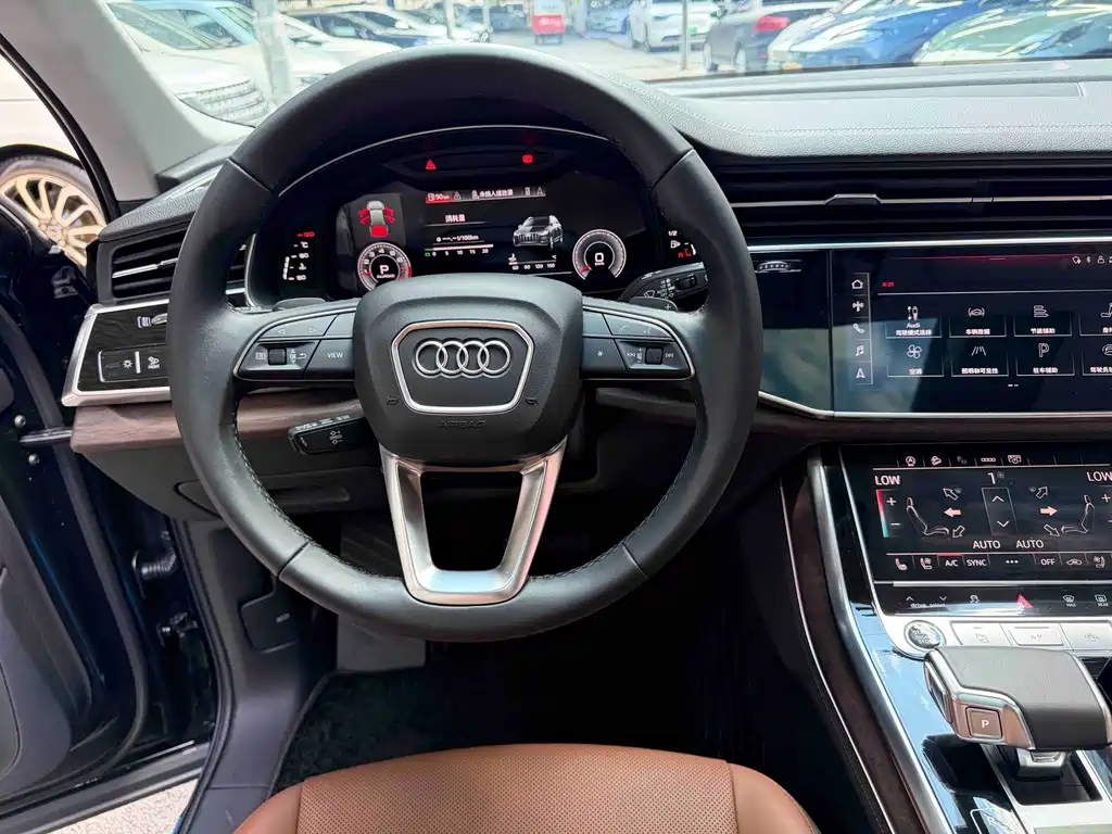 Audi Q7 — фото 18