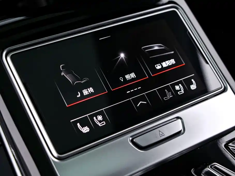 Audi A8 — фото 18