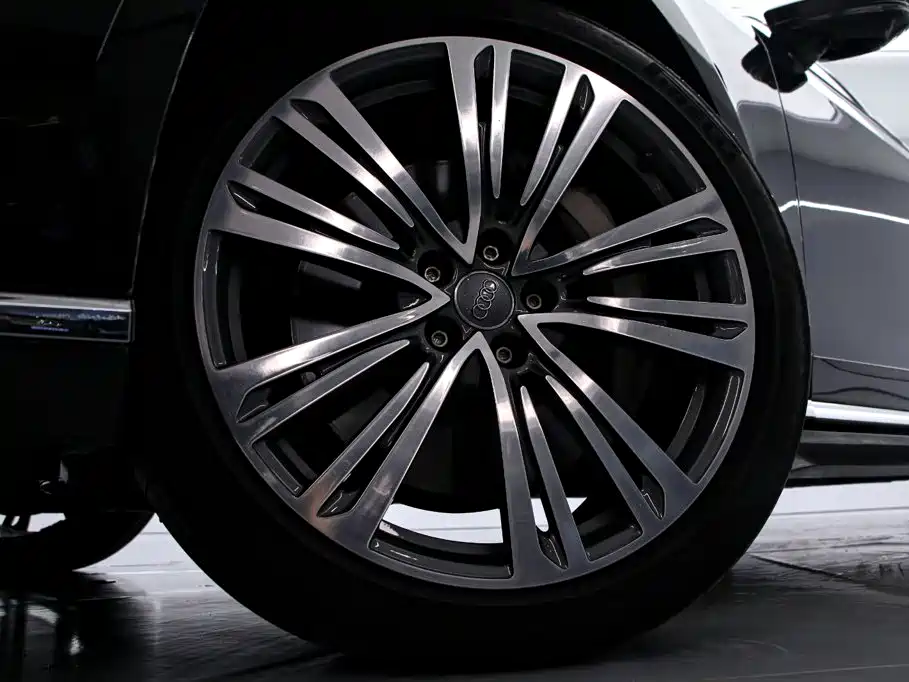 Audi A8 — фото 21