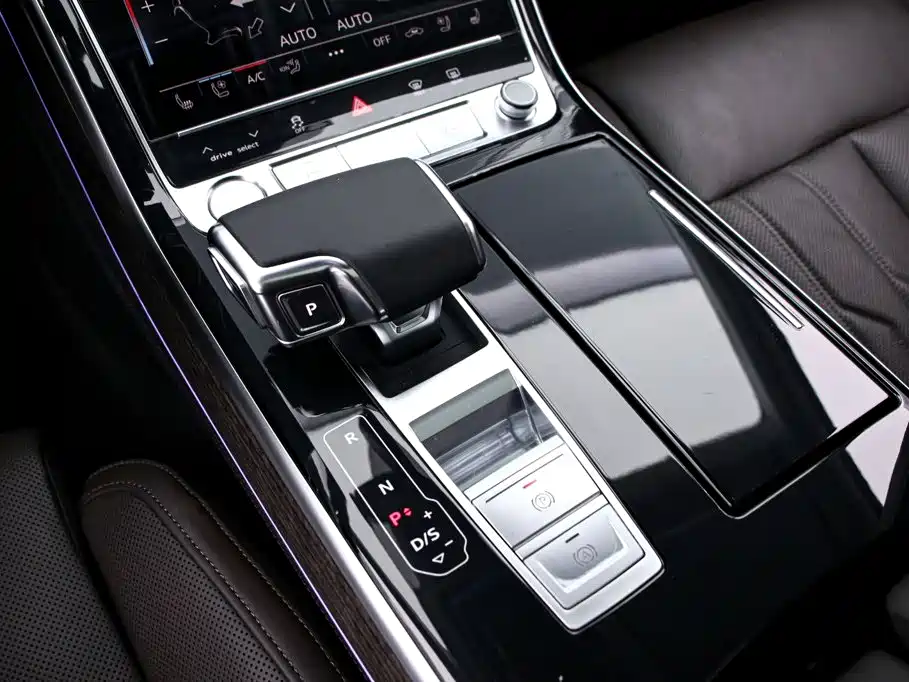 Audi A8 — фото 10