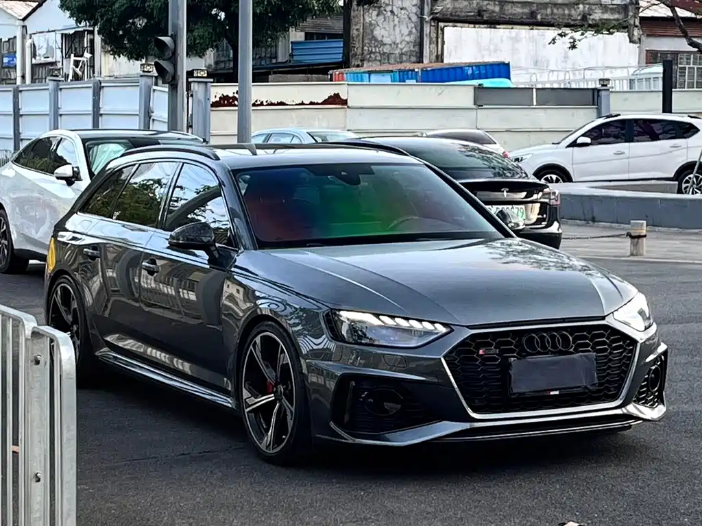 Audi RS 4 — фото 3