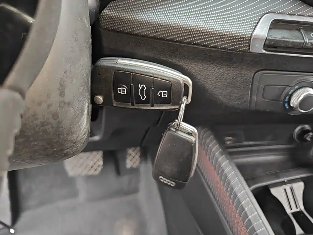 Audi Q2L — фото 9