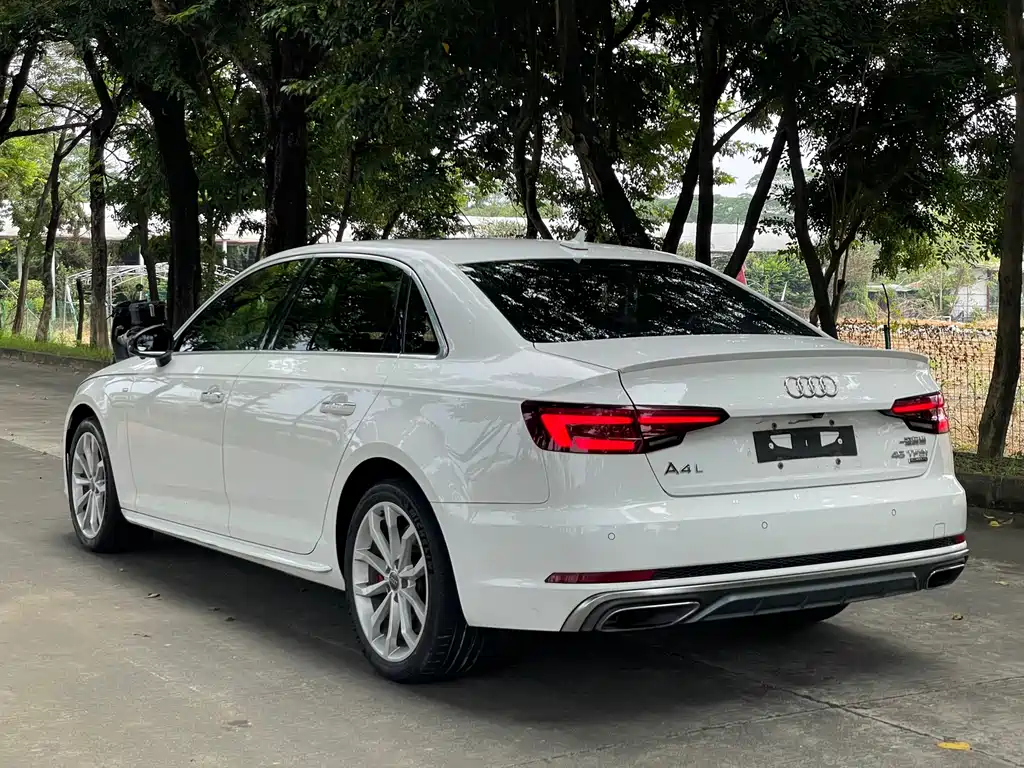 Audi A4L — фото 18