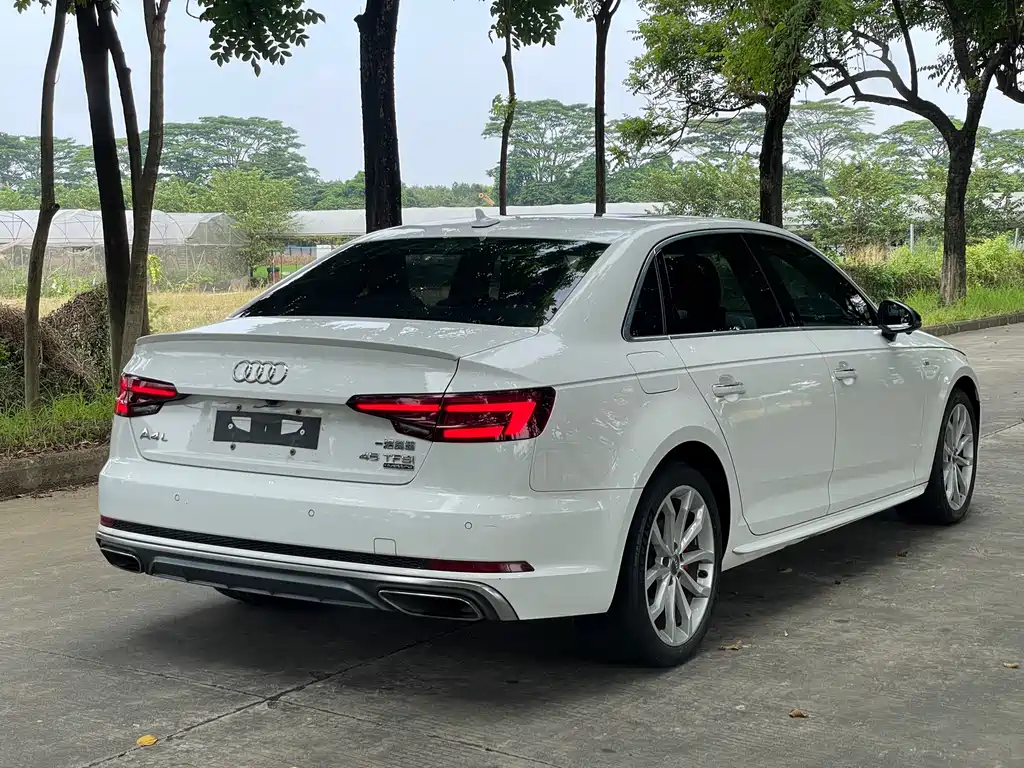 Audi A4L — фото 23
