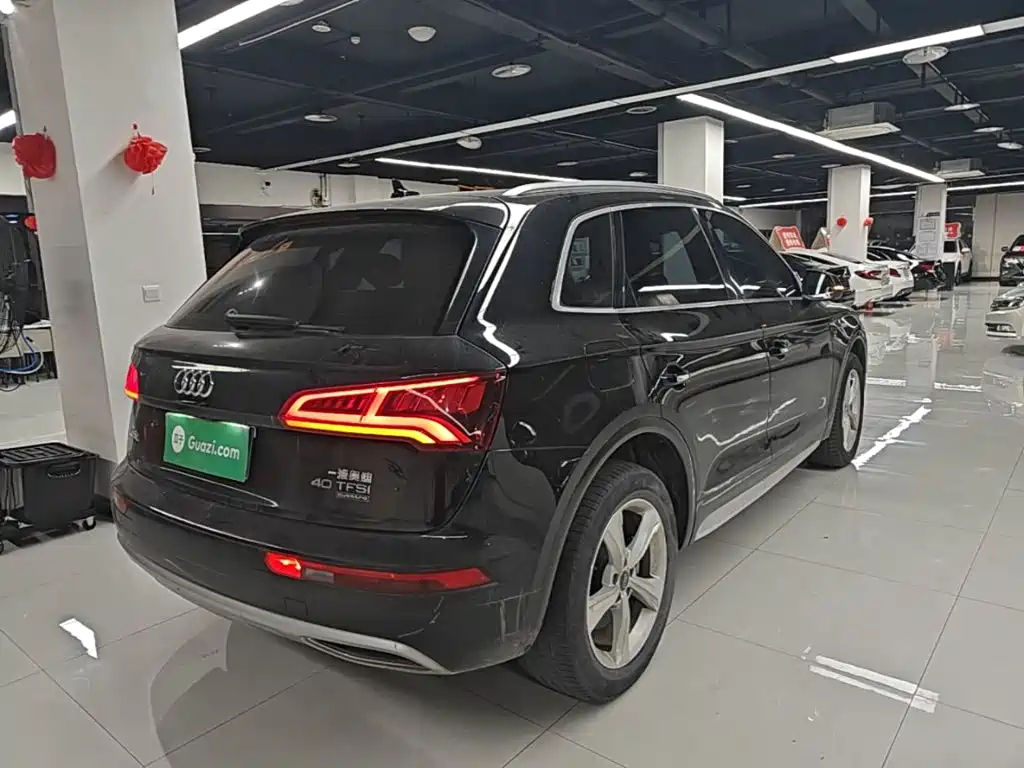 Audi Q5L — фото 7