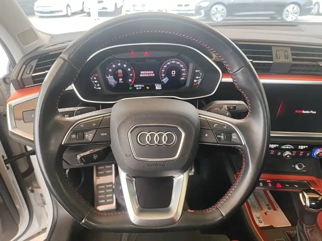 Audi Q3 — фото 11
