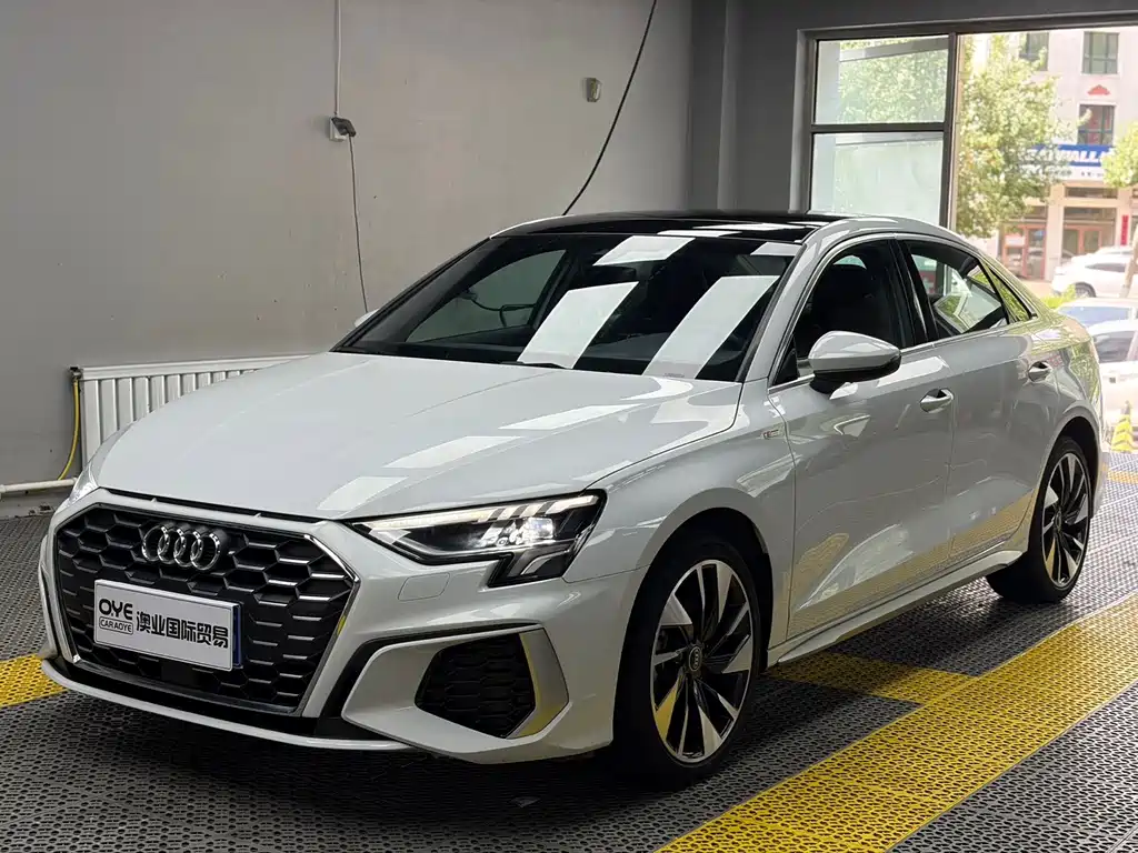 Audi A3 — фото 1