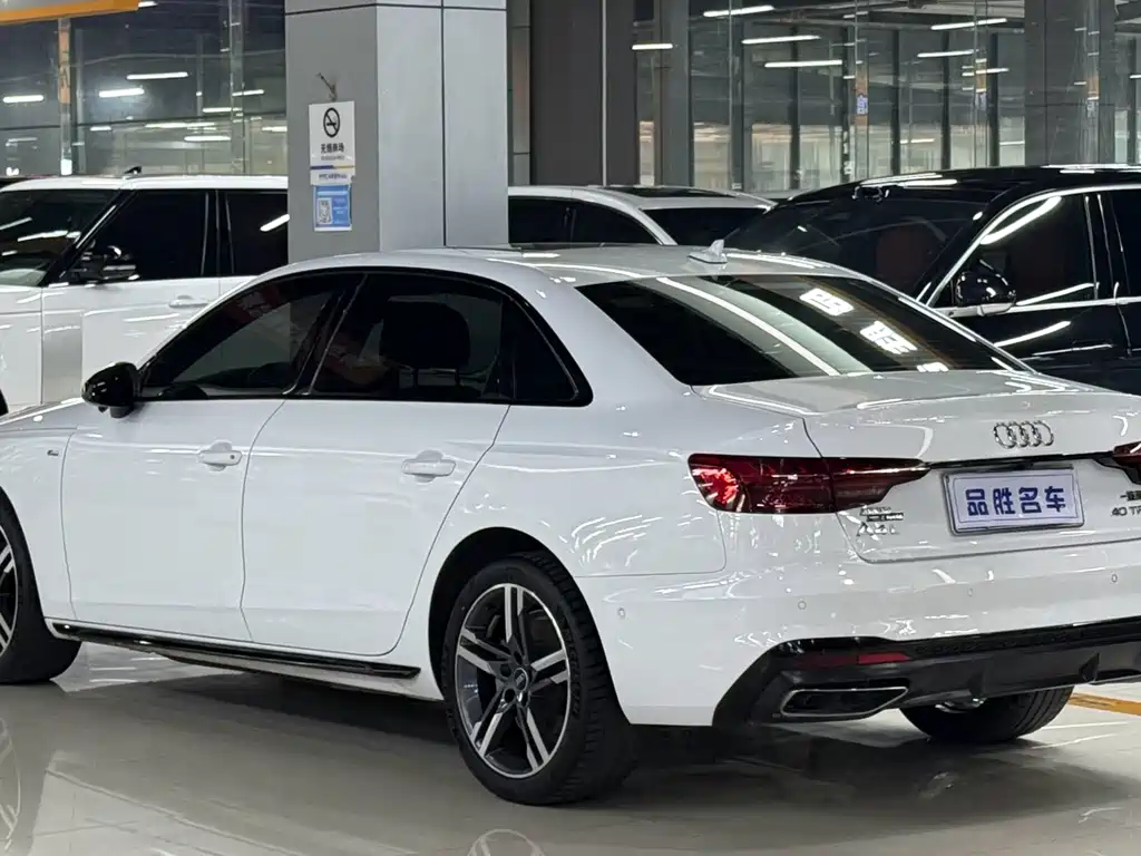 Audi A4L — фото 3