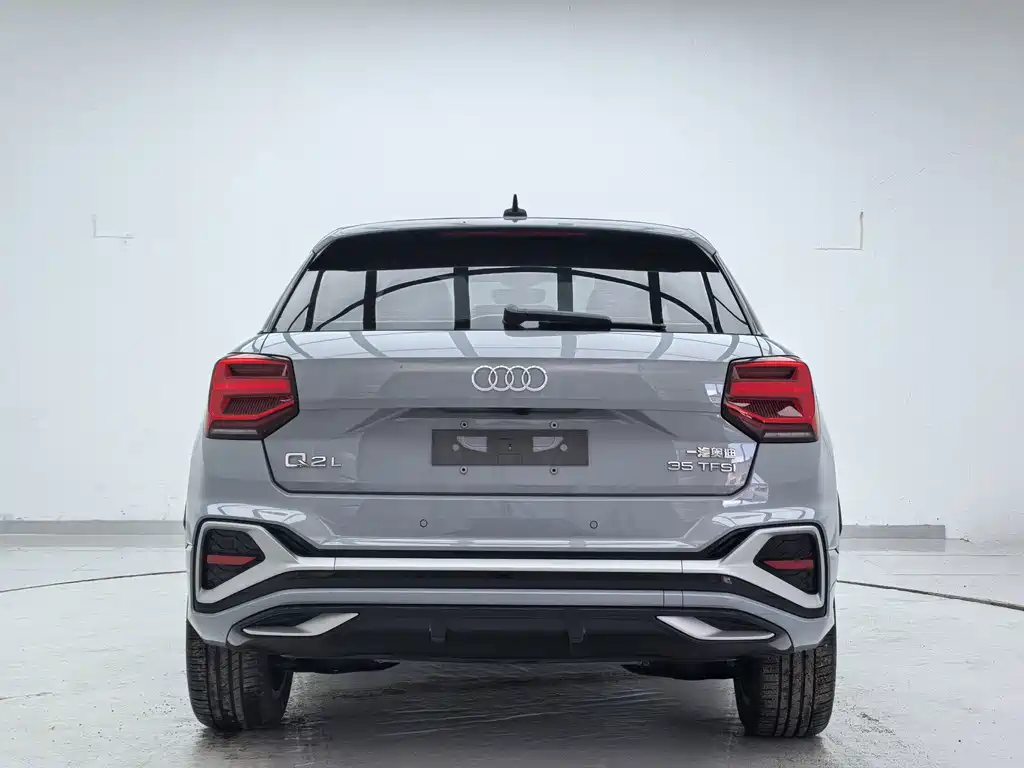 Audi Q2L — фото 5