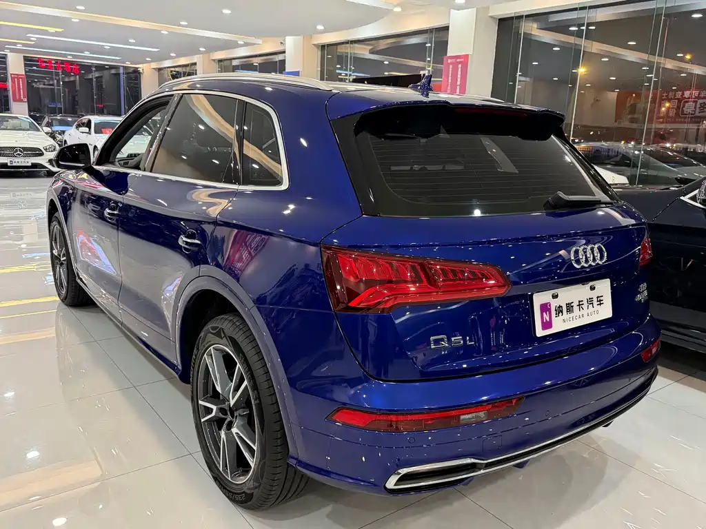 Audi Q5L — фото 5