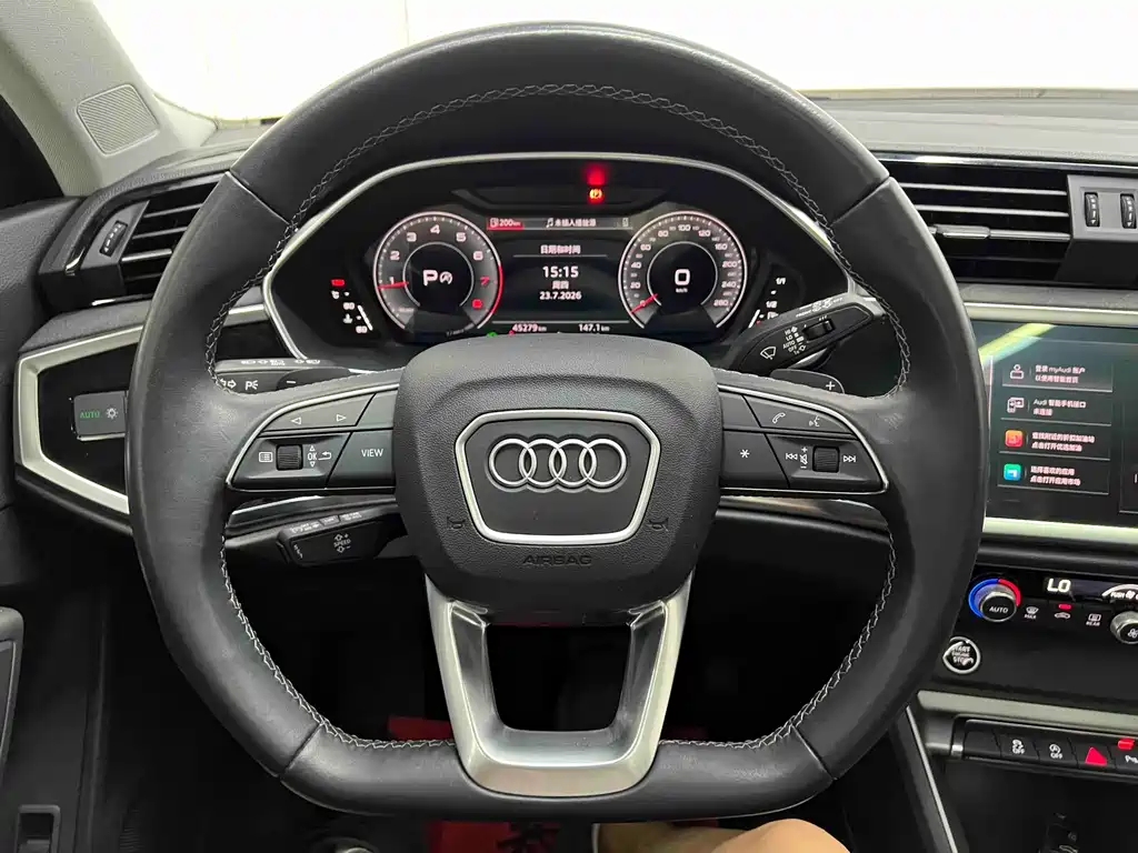 Audi Q3 — фото 11