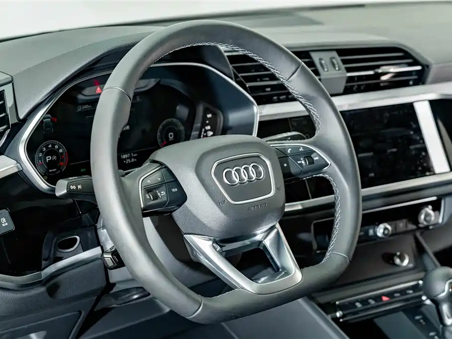 Audi Q3 — фото 10