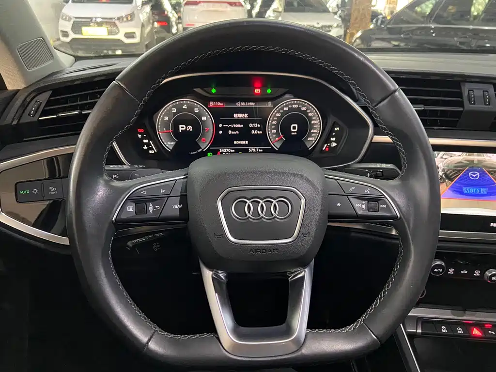 Audi Q3 — фото 22