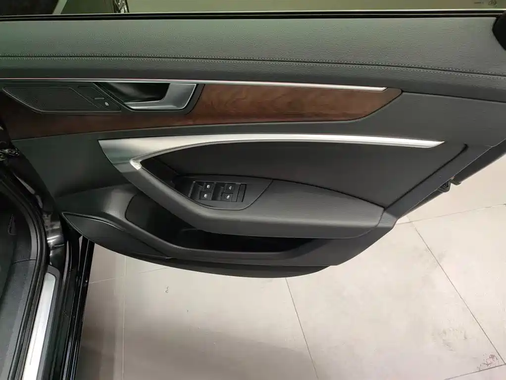 Audi A6L New Energy — фото 17