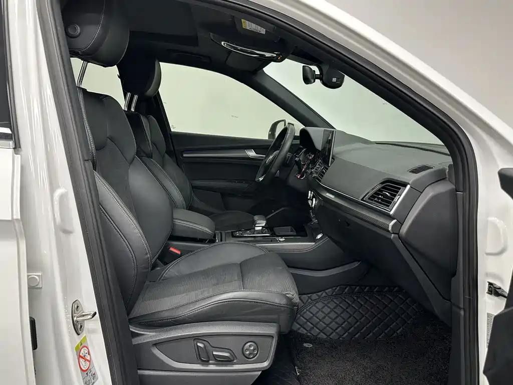 Audi Q5L Sportback — фото 13
