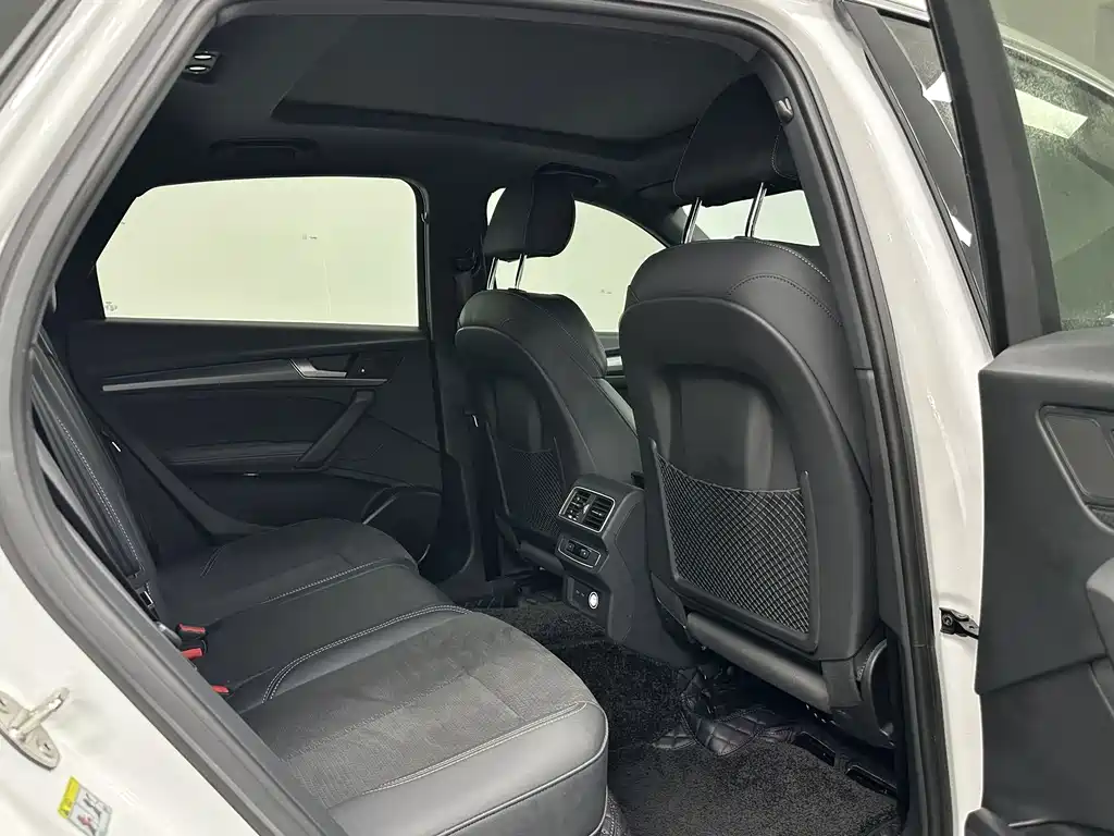 Audi Q5L Sportback — фото 14