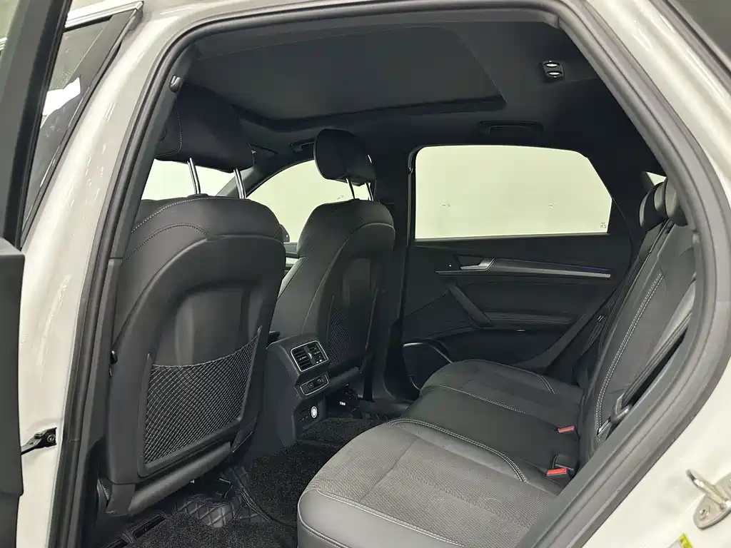 Audi Q5L Sportback — фото 15