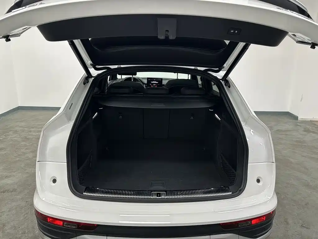 Audi Q5L Sportback — фото 18