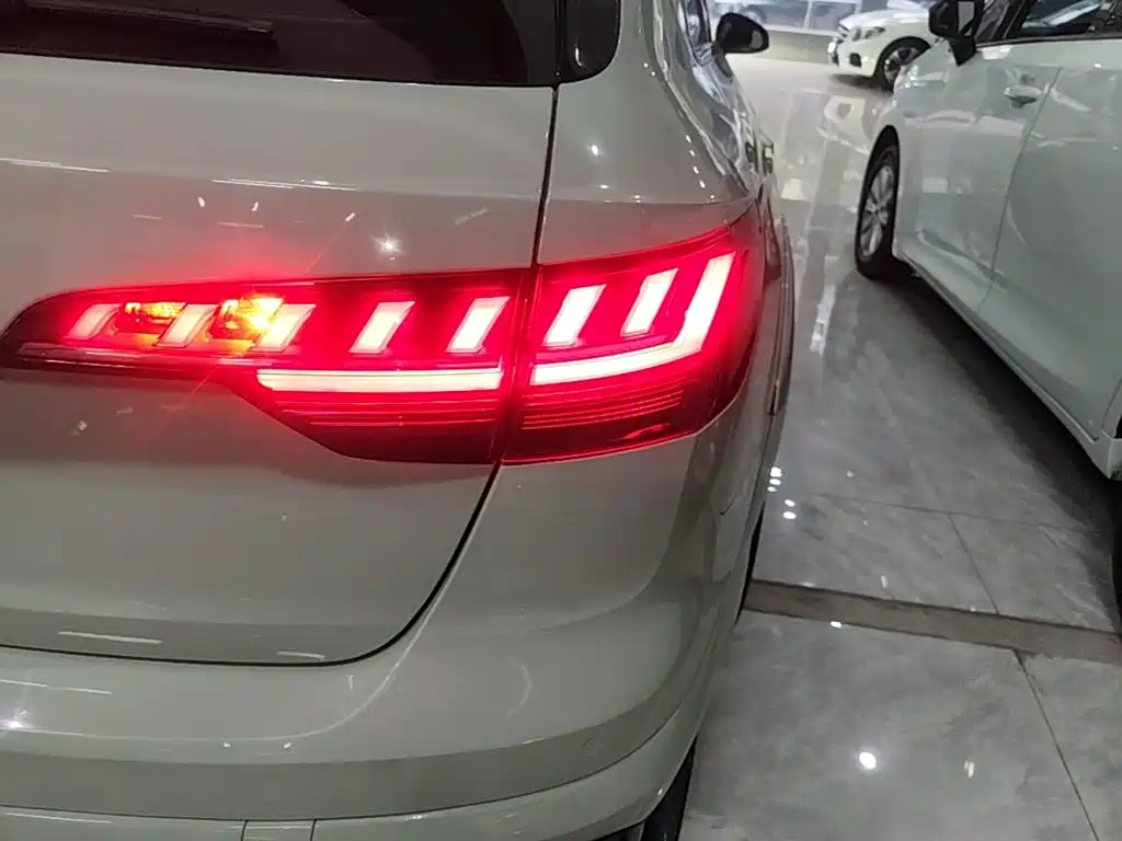 Audi A4 (Import) — фото 8