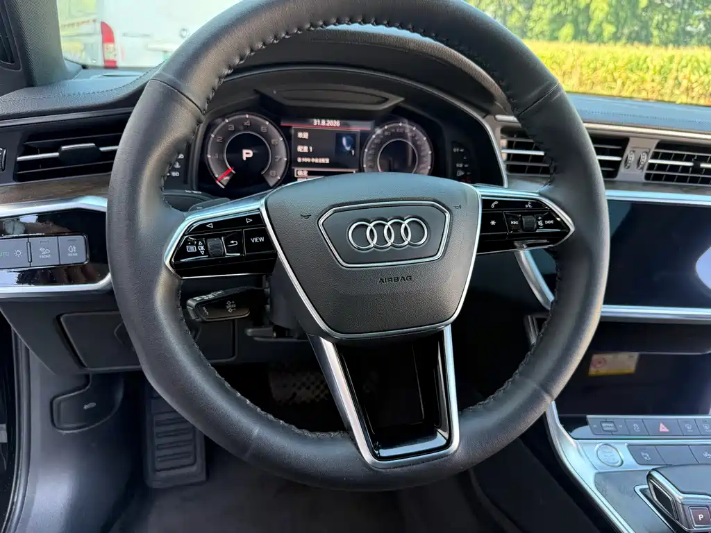 Audi A6L — фото 10
