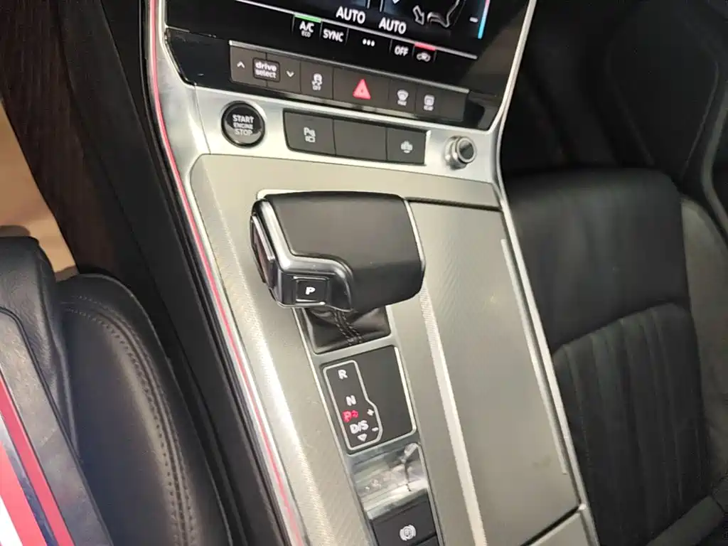 Audi A6L — фото 14