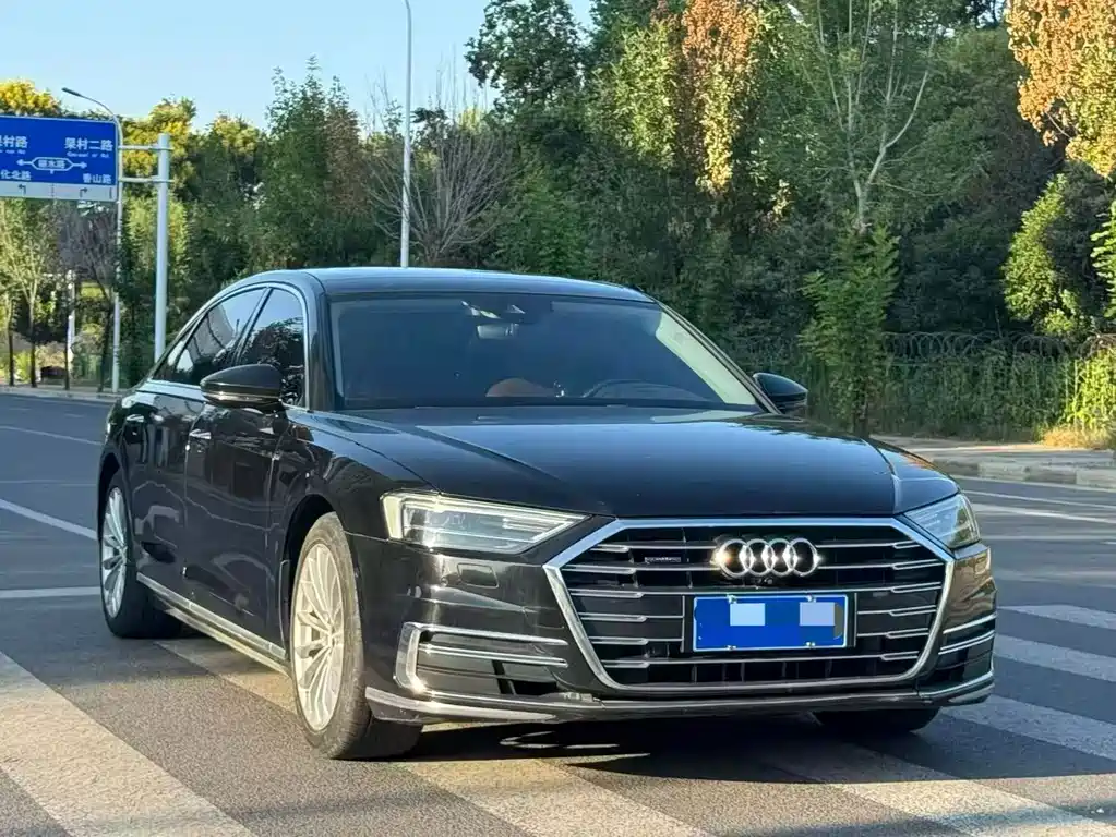 Audi A8 — фото 2