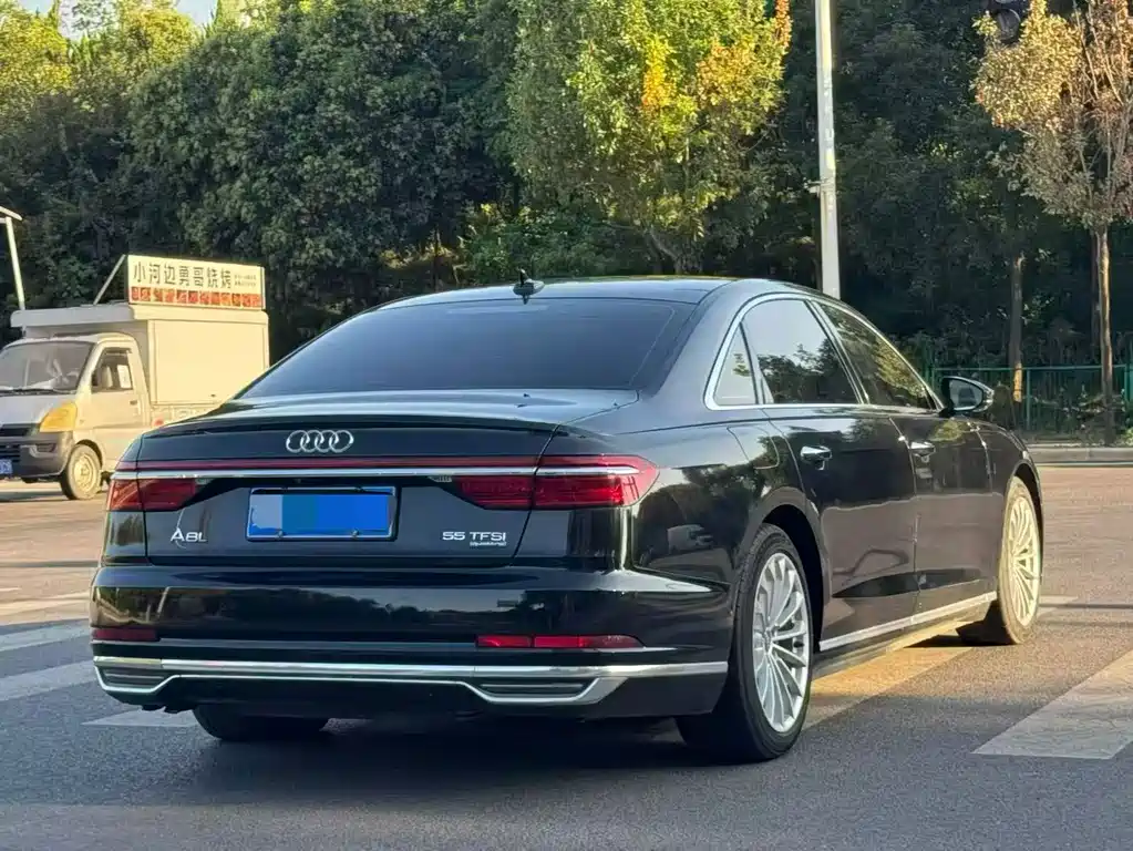 Audi A8 — фото 7
