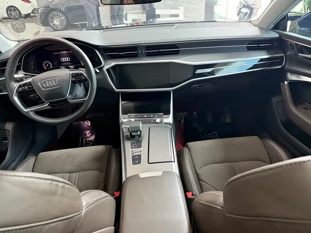 Audi A7L — фото 5
