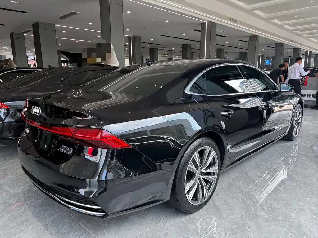 Audi A7L — фото 8