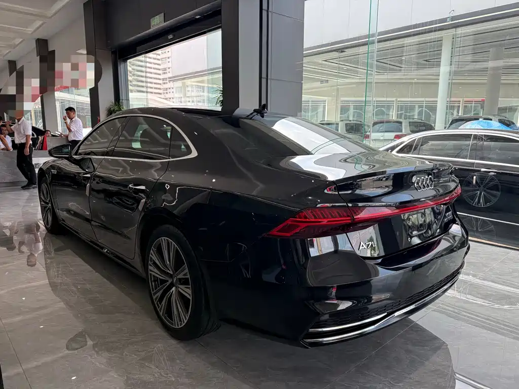 Audi A7L — фото 10