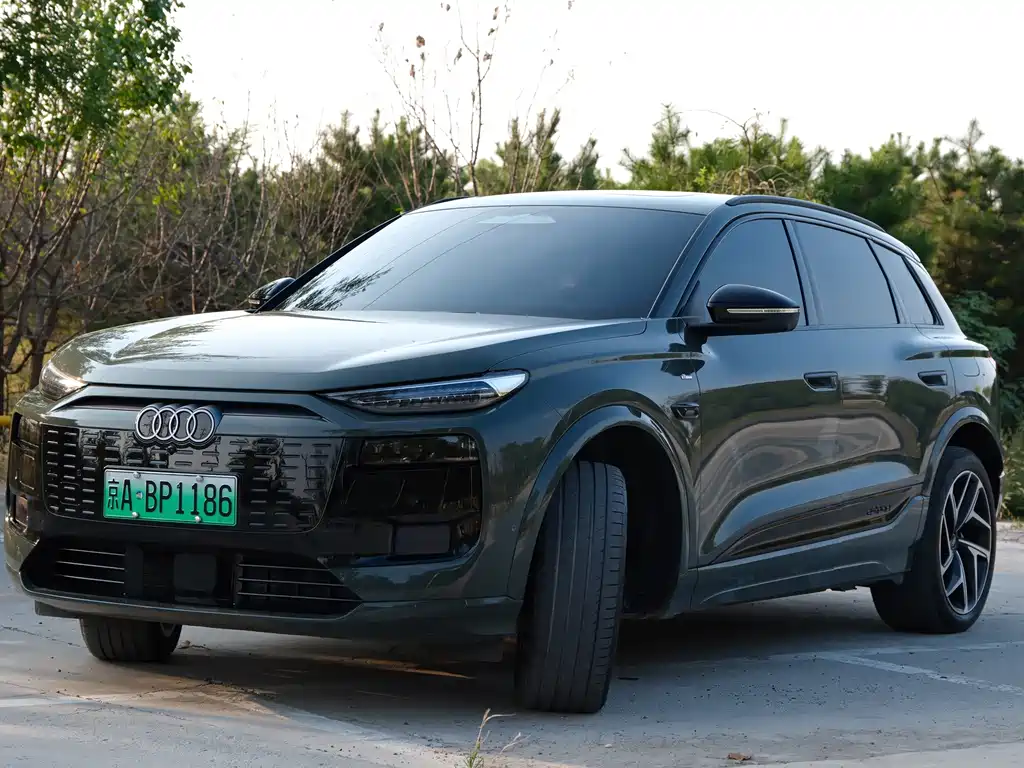Audi Q6L e-tron — фото 3