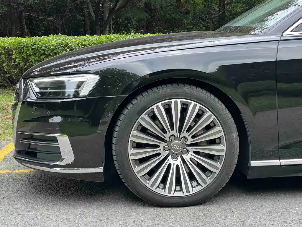 Audi A8 — фото 3