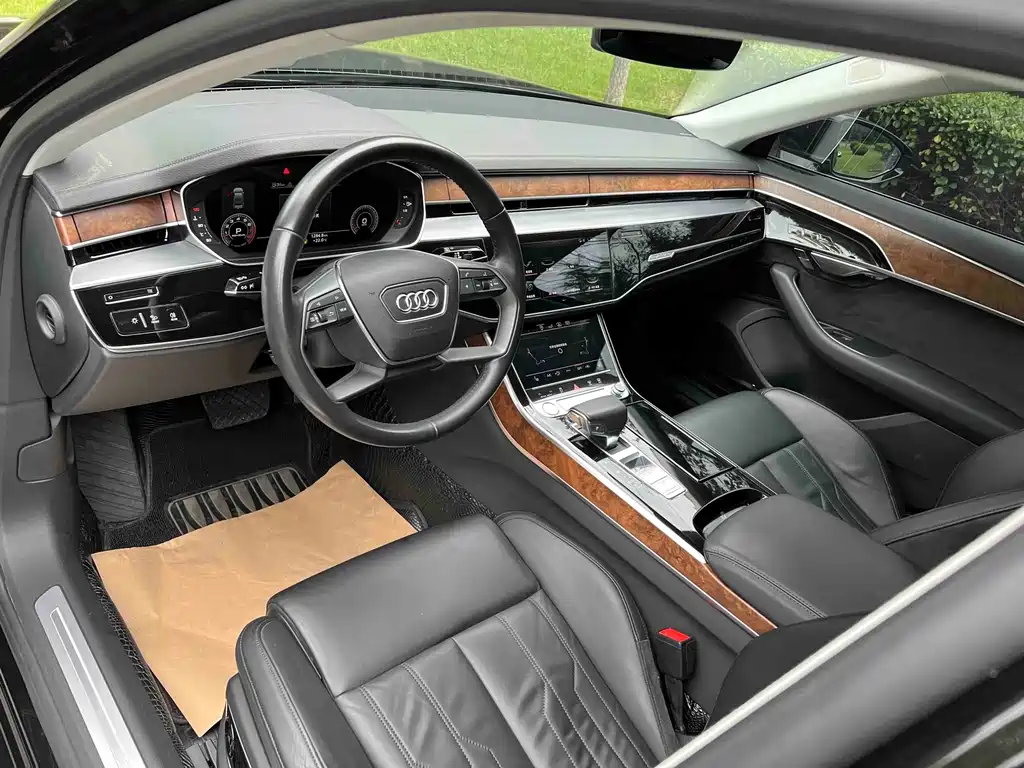 Audi A8 — фото 4