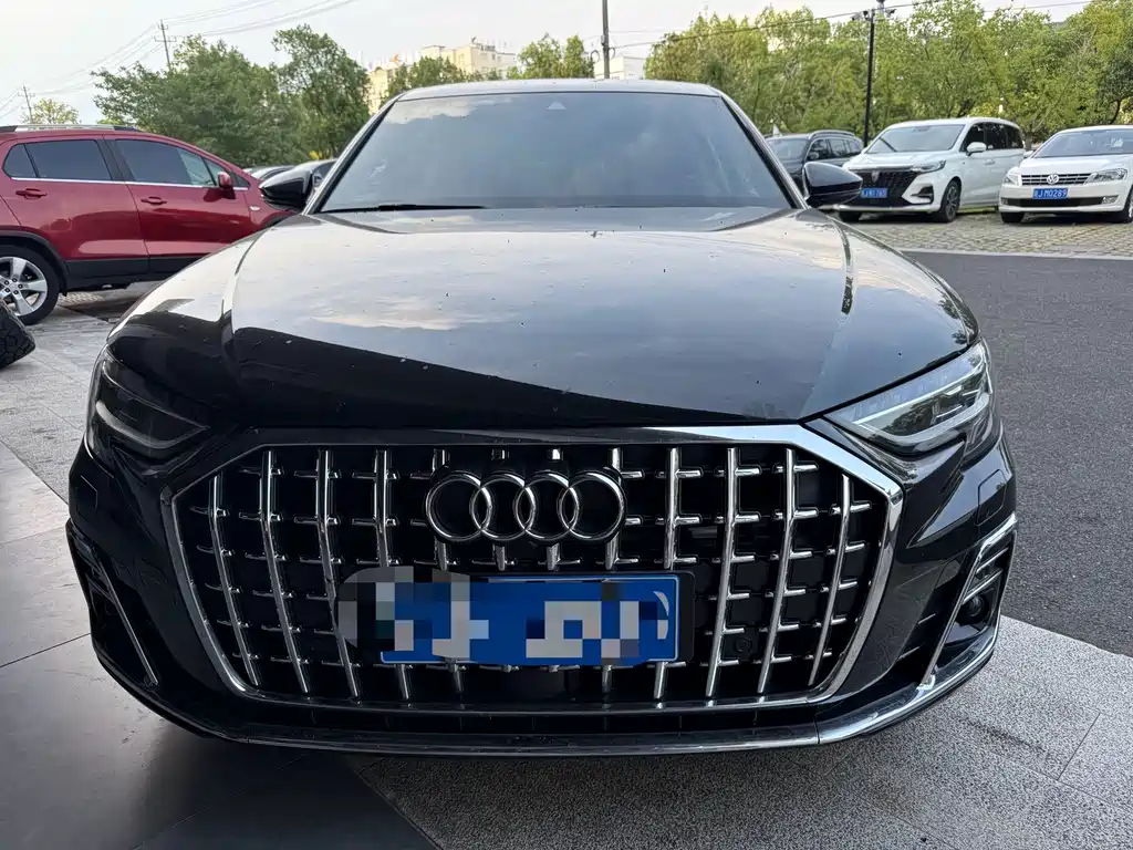 Audi A8 — фото 2