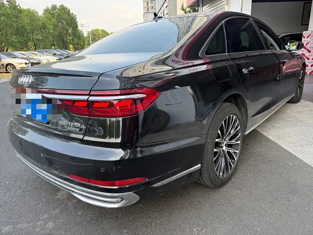 Audi A8 — фото 3