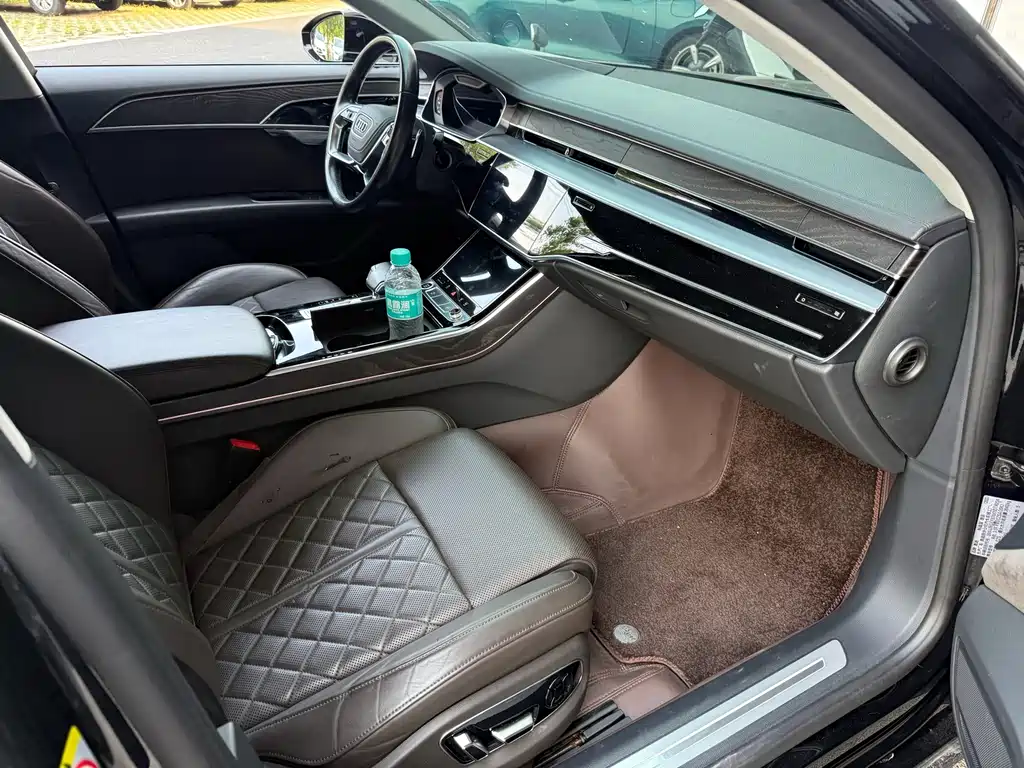 Audi A8 — фото 5