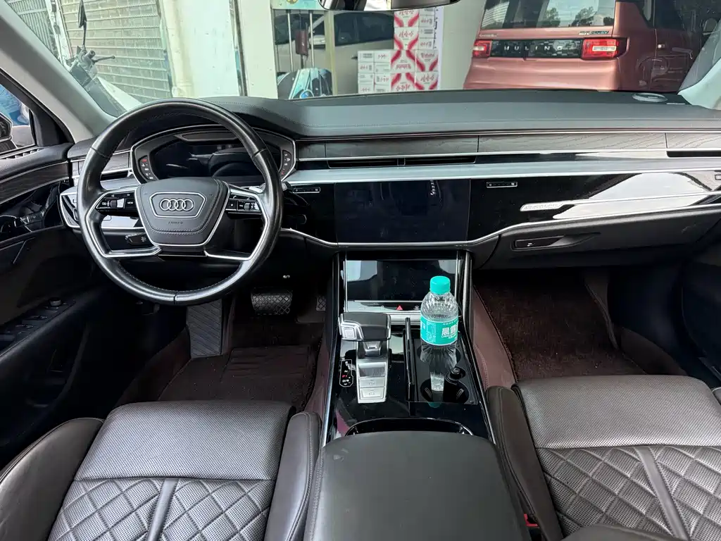 Audi A8 — фото 7