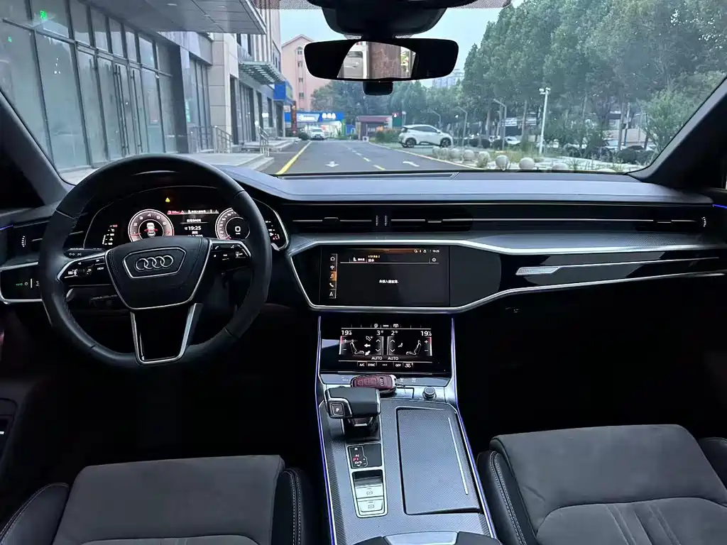 Audi A6L — фото 7