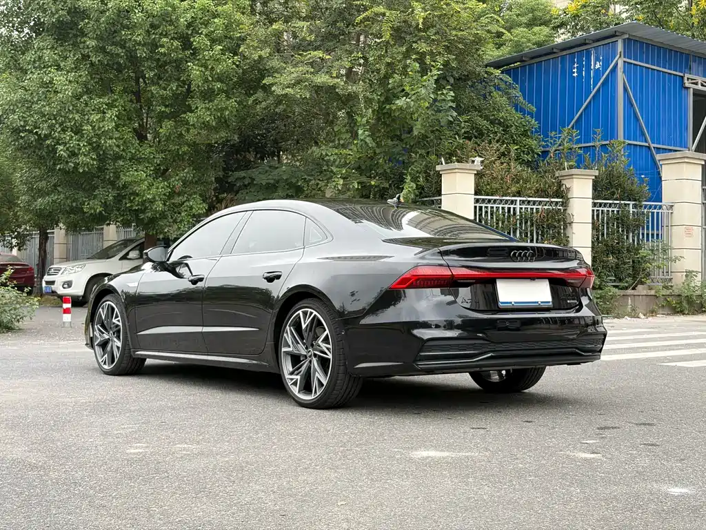 Audi A7L — фото 7
