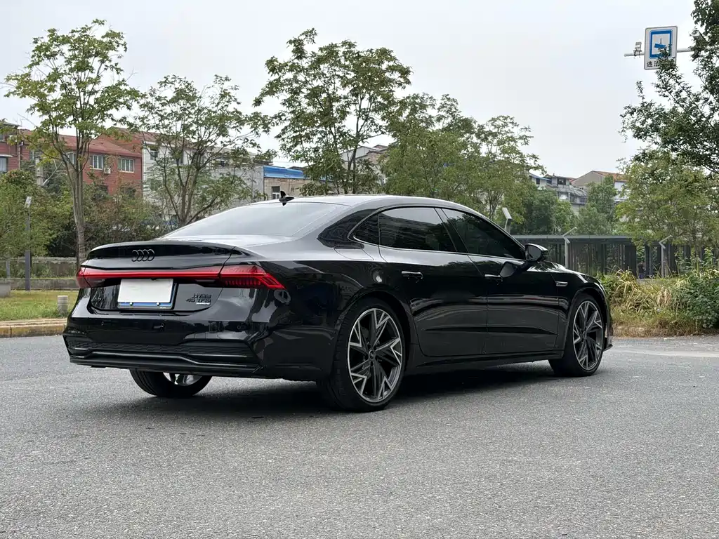 Audi A7L — фото 9