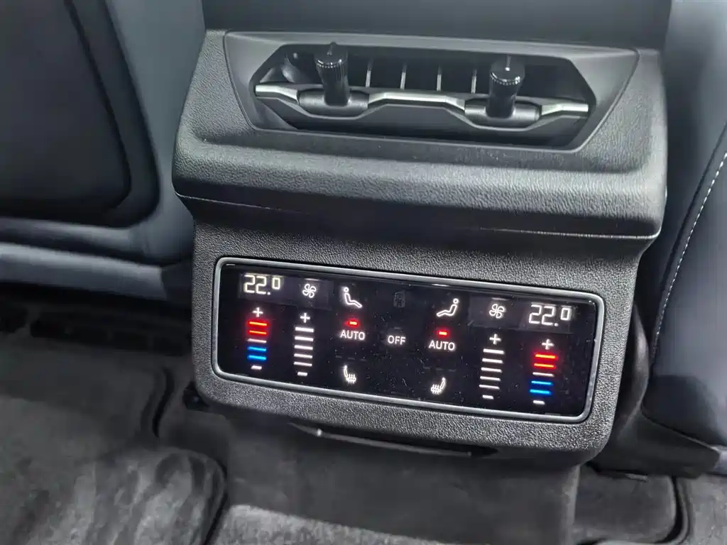 Audi A6L e-tron — фото 13